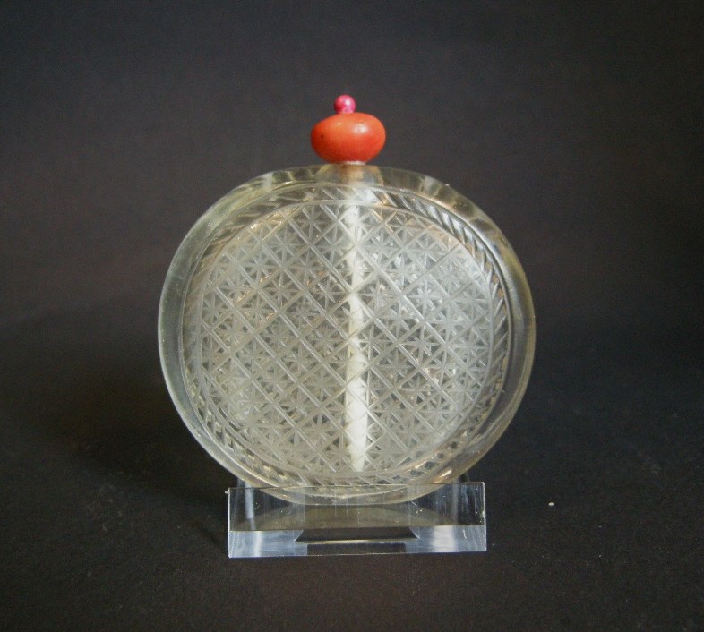 Very rare glass snuff bottle imiting the rock cristal